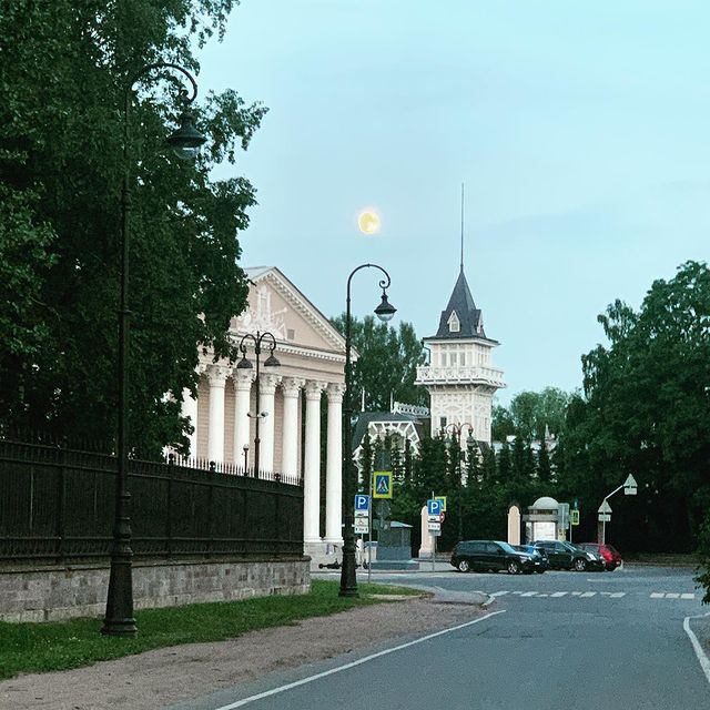 igor.kukuev в LOOKY. #мобильнаяфотография,#mobilephotography,#луна,#санктпетербург. «Вкрутил Лампочку»

...