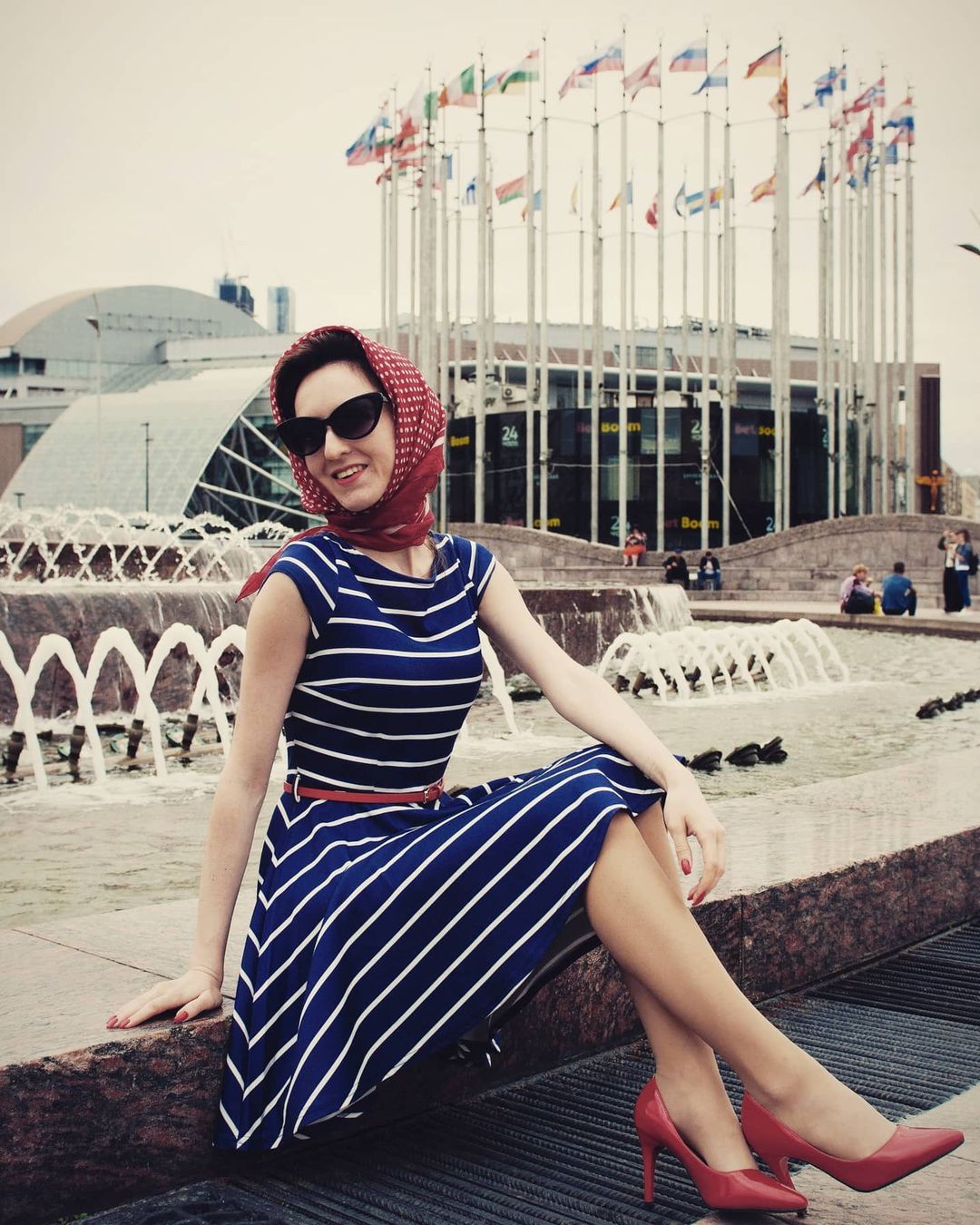 darya_art2020 in LOOKY. #фотографмосква,#фотопрогулка,#европейский,#киевскийвокзал,#киевская,#площадьевропы,#ретро,#стиляги. Стиляги на Киевской
...