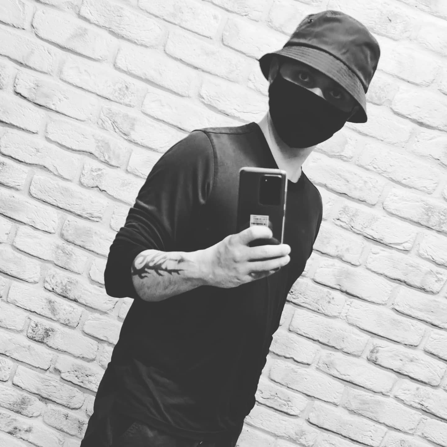 ruslan_r.h в LOOKY. #:),#likeforlikes,#лайк,#селфи,#liketimes,#like4follow,#foto,#подписка,#подписказаподписку,#instagood,#instadaily,#covid_19,#инстаграмм,#инстаграм,#фото,#instagram,#instalike,#instalikes. На прогулку:) #:) #l...