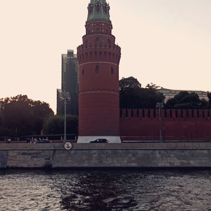 anton.dubinin в LOOKY. . плаваем по Москва ре...