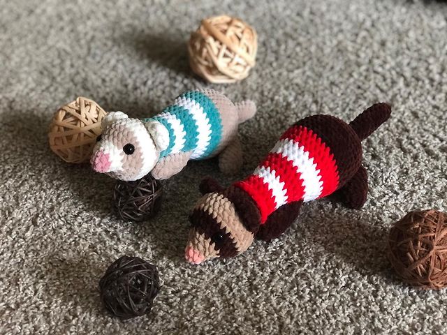 doggett_toys в LOOKY. #вязаныйхорек,#сделанослюбовью,#вязаниедетям,#вязанныйдруг,#подаркиродники,#подаркидетям,#doggetttoys,#слюбовьюспервойпетельки. Домашние хорьки – лю...