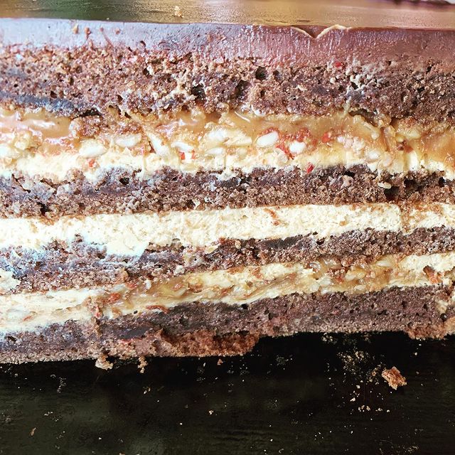 iulianaidishkina в LOOKY. #тортназаказ#тортнапраздник#вкусняжки#. А вот и сникерс в ра...