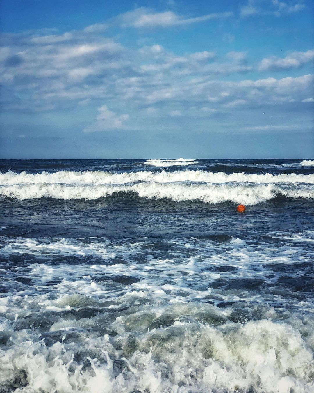 olegrammy в LOOKY — .
штоРм / stoRm

#blacksea #черноеморе #утро #Анапа #пляждже