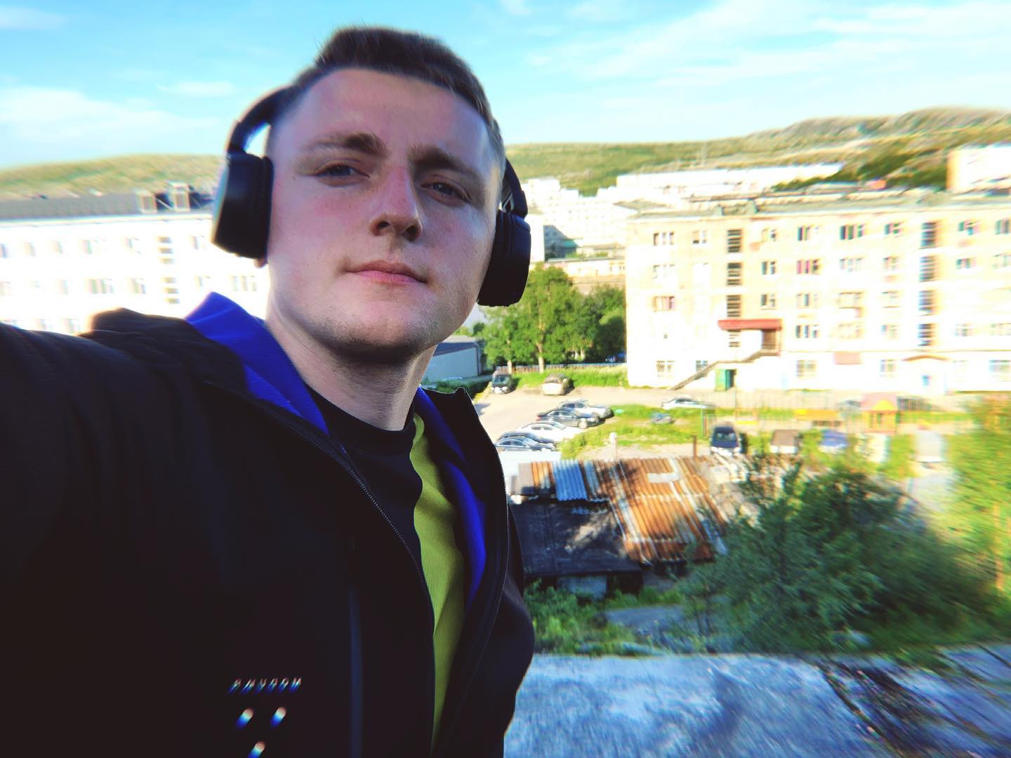 s_demenkov_ в LOOKY. . На районе 👋
За поля...
