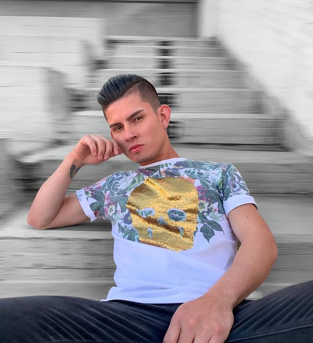adriian_rondon в LOOKY. #gay,#gayguy,#gayfit,#gayman,#gaylife,#gaypride,#gaymadrid,#gayespaña,#gaychile🇨🇱,#barranquillagay,#chapinerogay,#gaybrasil,#gayfollow,#follow,#love,#photogay,#boystyle,#boy,#boys,#boysloveboys,#fotografia,#photography,#modelo,#modelboy,#modeling. La felicidad es una ...