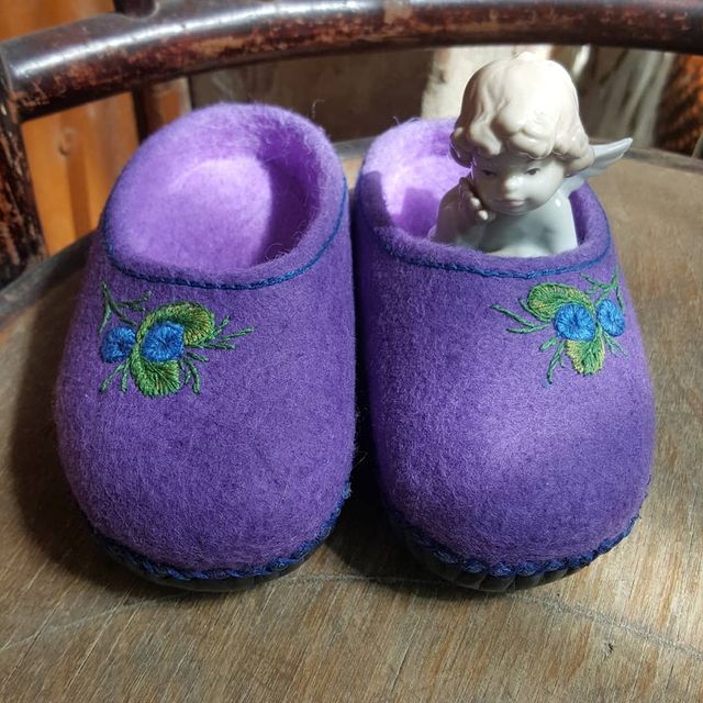 pugcarlino10 в LOOKY. #тапочкидлялапочки,#детскиетапочки,#валяныетапочки,#детям,#тёплыеножки. Черничные тапочки, 1...