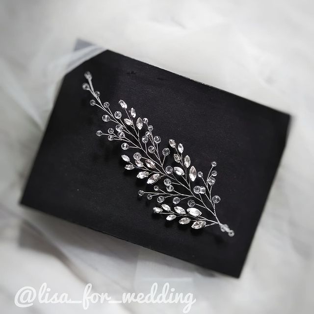 lisa_for_wedding в LOOKY. #украшенияворонеж,#украшенияизхрусталя,#украшенияизкристаллов,#украшениявприческу,#диадемаручнойработы,#диадема,#тиара,#тиарадляневесты,#свадебныйгребень,#прическанасвадьбу,#прическаневесты,#веточкаизхрустальныхбусин,#веточкавприческу,#хрустальныйгребень,#украшениянавыпускной,#нежнаяневеста,#свадебныйнаряд,#свадебноеплатье,#веточкавприческу,#вприческу. Веточка из хрусталя ...