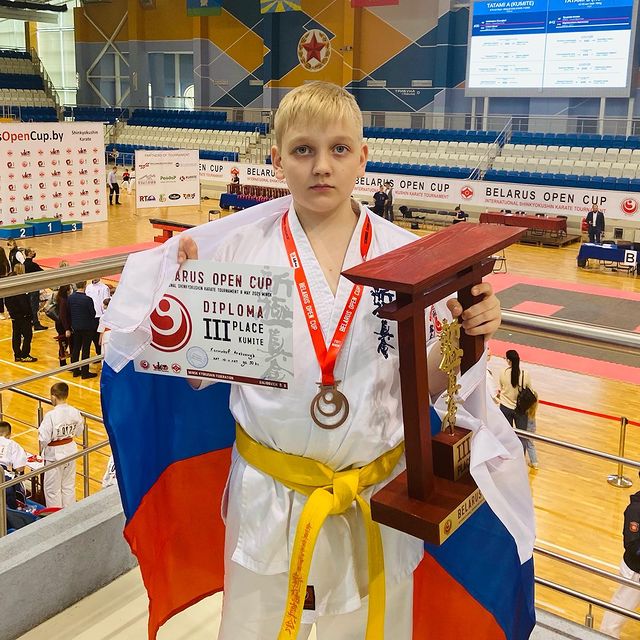 kalmykov в LOOKY. #деньфлага,#флагРФ,#fsknso,#минск,#севастополь,#новосибирск. 🇷🇺 22 Августа - Де...