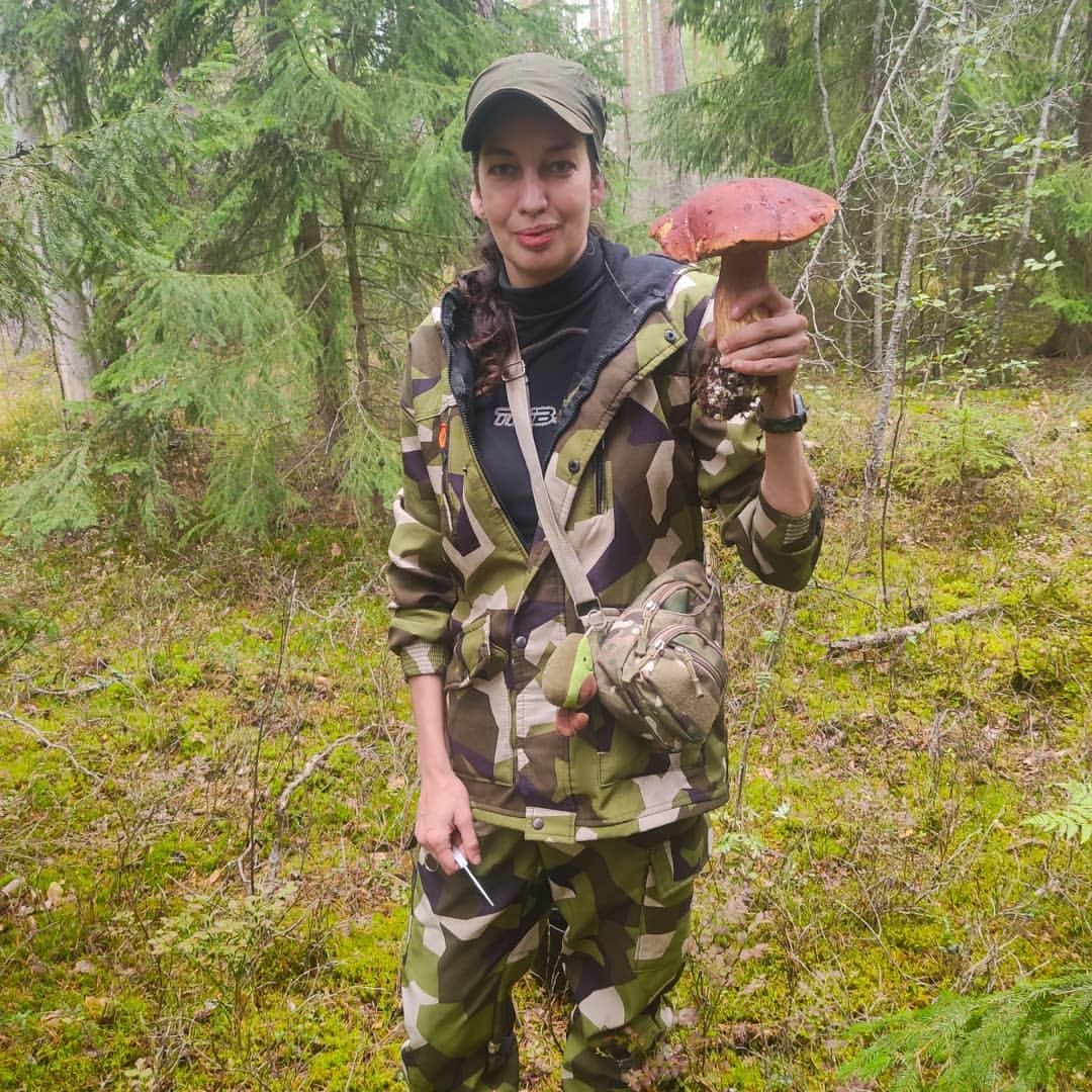 Насмотревшись в соцсетях на фоточки 🍄, решились мы тоже поехать на "тихую охоту"!
Разведали новые места и открыли для себя очень красивое озеро!!!