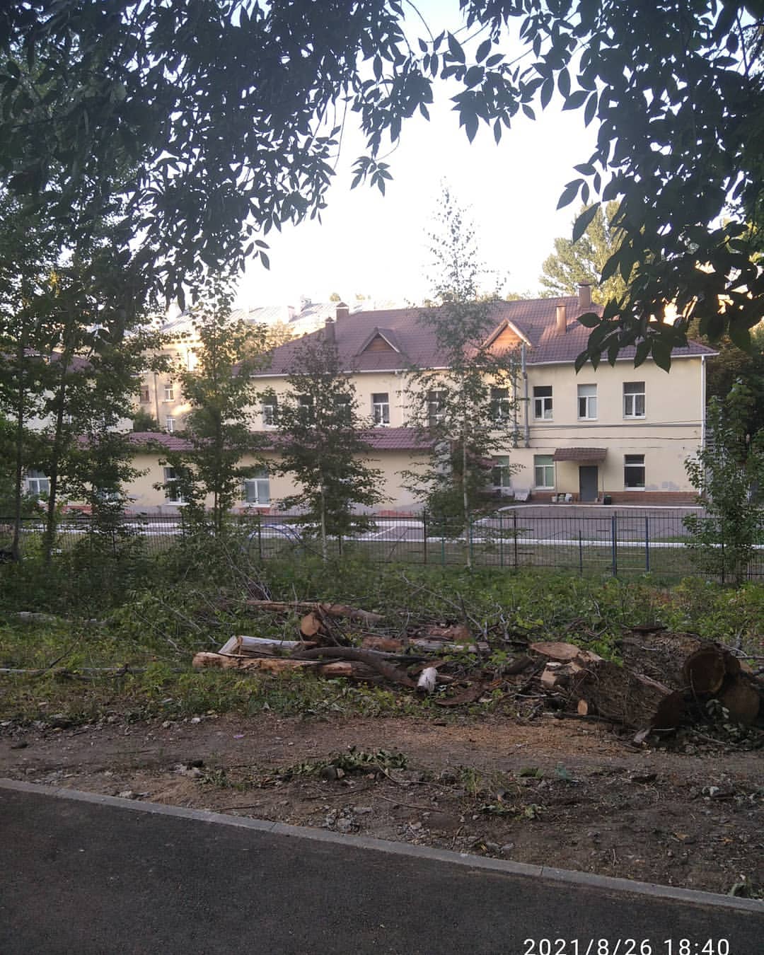 seregazolotaryow64 в LOOKY — #ДругойСаратов 
Либо школа, либо детсад.
Но рядом с моим рай
