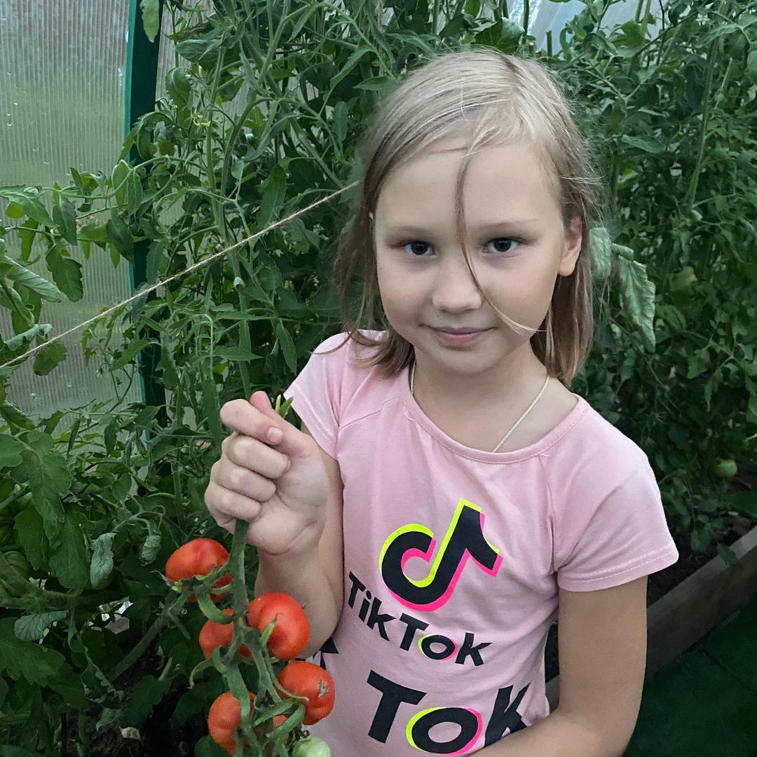 👧 и 🍅 🍅 🍅
