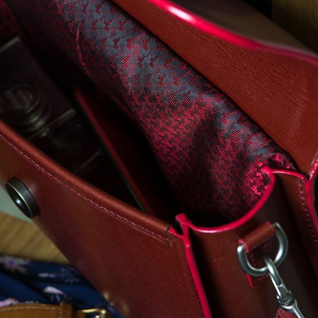 tannedbull в LOOKY. #шью_из_кожи,#ручная_работа,#сумки_ростов,#handstitching,#handmade,#leathervegtan,#leathercraft,#аксессуары_из_кожи,#изделия_из_кожи_ростов. 👜

#шью_из_кожи #ру...