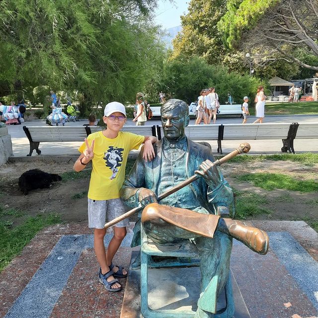 svetlana_kruykova в LOOKY. #день4,#отпуск,#ялта,#набережнаяЯлты,#морскаяпрогулка,#отпуск,#памятникМихаилуПуговкину,#дачаСофииРотару,#чехов_дама_с_собачкой. #день4 #отпуск #ялта...