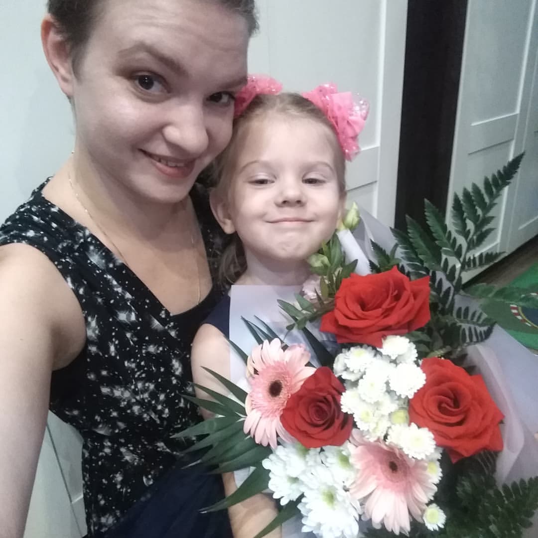 33 года — прекрасная дата:
Еще не стара, но уже не наивна,
И мудрость во взгляде, на опыт богата,
Смела, независима и позитивна.

Осталось тебе пожелать лишь упрямства,
Богатства несметного налом, безналом,
Сарказма побольше в войне против хамства,
И юмора чувство чтоб не покидало!

С днем рожденья меня 🎂🎈

#Созерцатель
#счастьевмелочах
#деньрождения
#33года