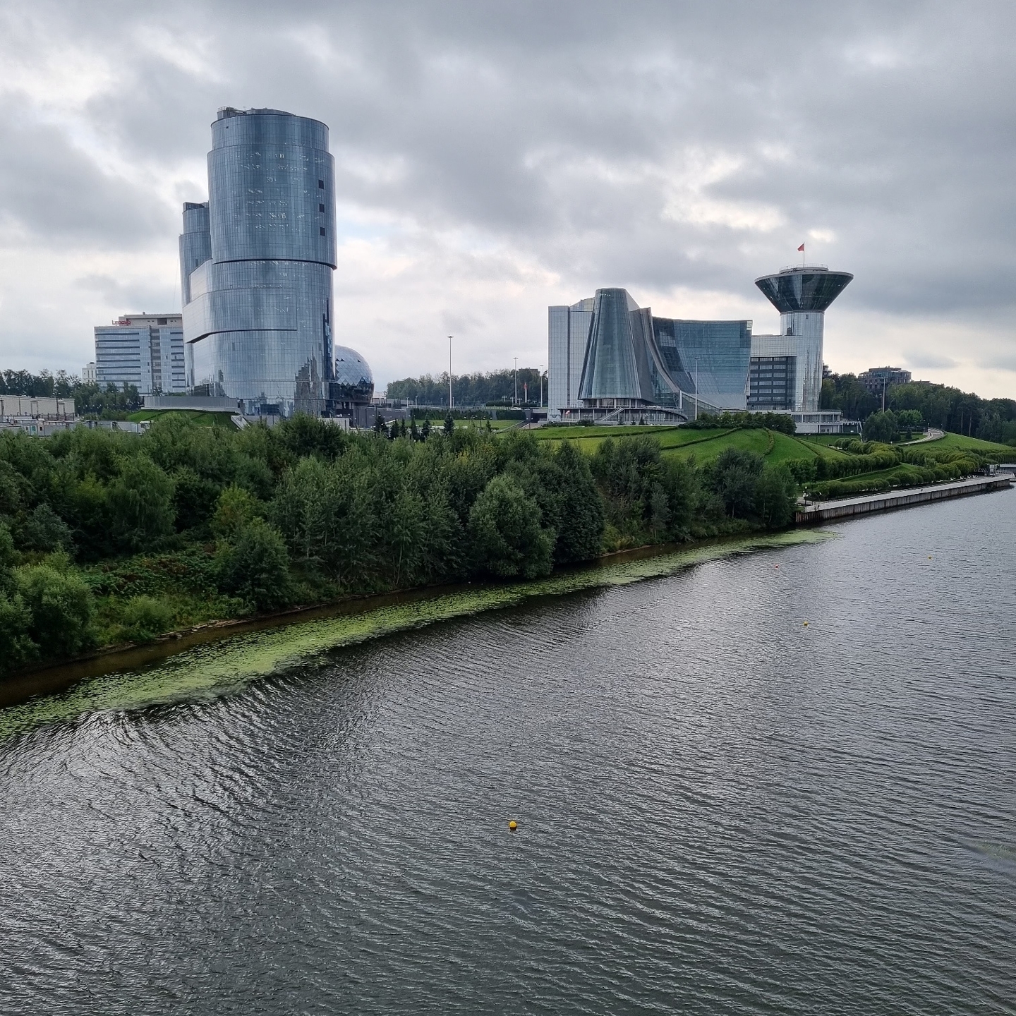 yasergius93 в LOOKY. . Вид с моста 😁 рядом...