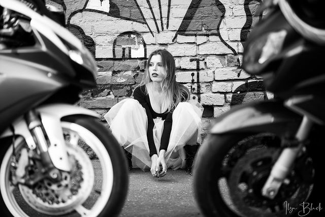 ilyablack.ru в LOOKY. #ilyablackphoto,#blackandwhite,#model,#sexy,#girl,#liketime,#popular,#moscow,#dream,#photo,#photosession,#like,#projectblack,#top,#instagram,#time,#IBphotomemories,#ilyablack,#ilyablackphoto. Книги. Эти прекрасны...