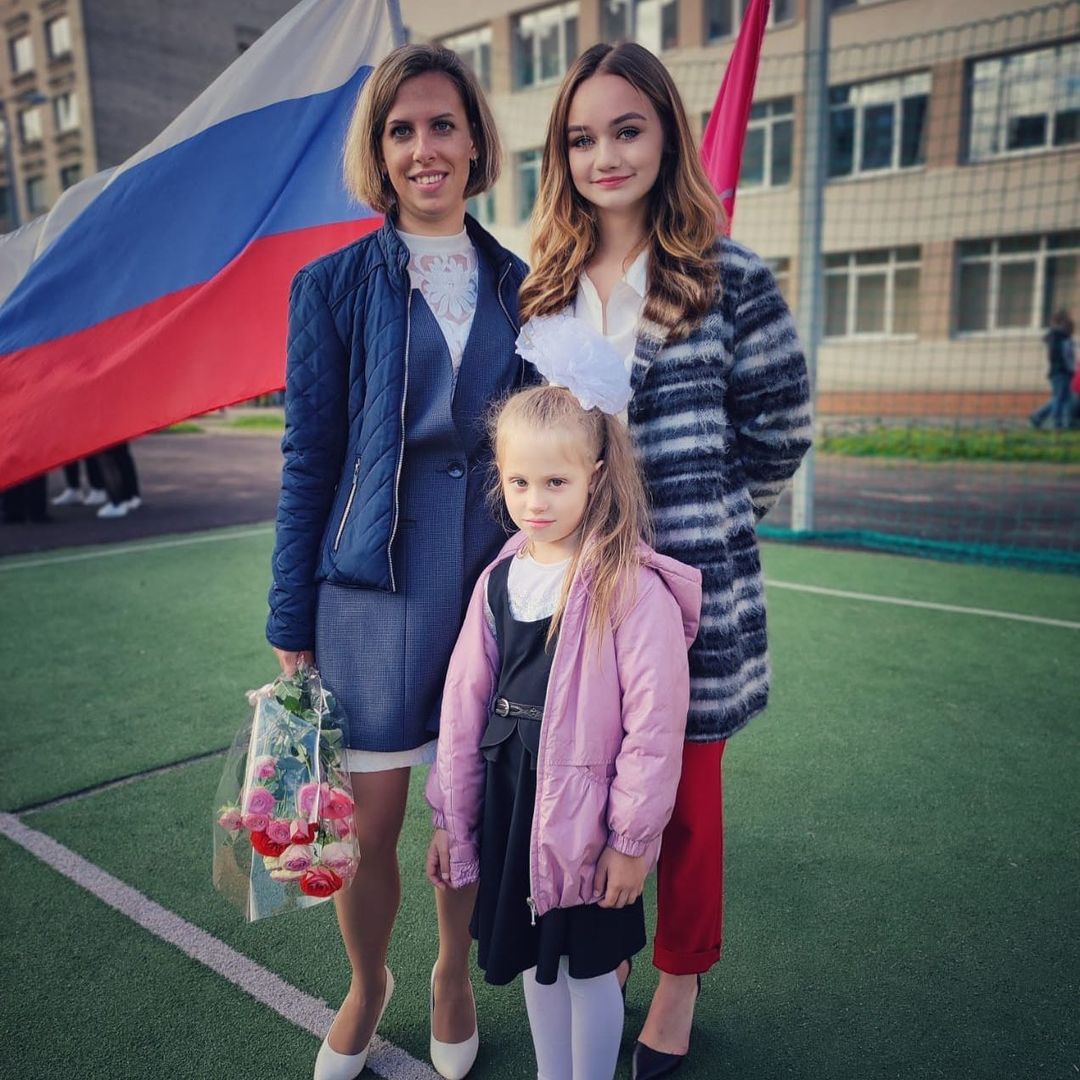elena_skirmont в LOOKY — Удачного начала доченьке, 
Удачного окончания школы дорогой 