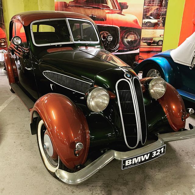 foolly.bot в LOOKY. #bmw,#bavarianmotorworks,#bavarianmotors,#bavarian,#bmw321,#antiquecar,#germancar,#germancars,#car,#cars,#auto,#vehicle,#авто,#автомобиль,#germanclassic,#бмв,#бмв321,#баварскиемоторныезаводы,#бумер,#бимер,#бэха,#СанктПетербург,#SaintPetersburg,#classic,#classiccar,#retrocarshow,#немецкиеавто,#vehicles,#museum. BMW 321 (1937) in Sa...