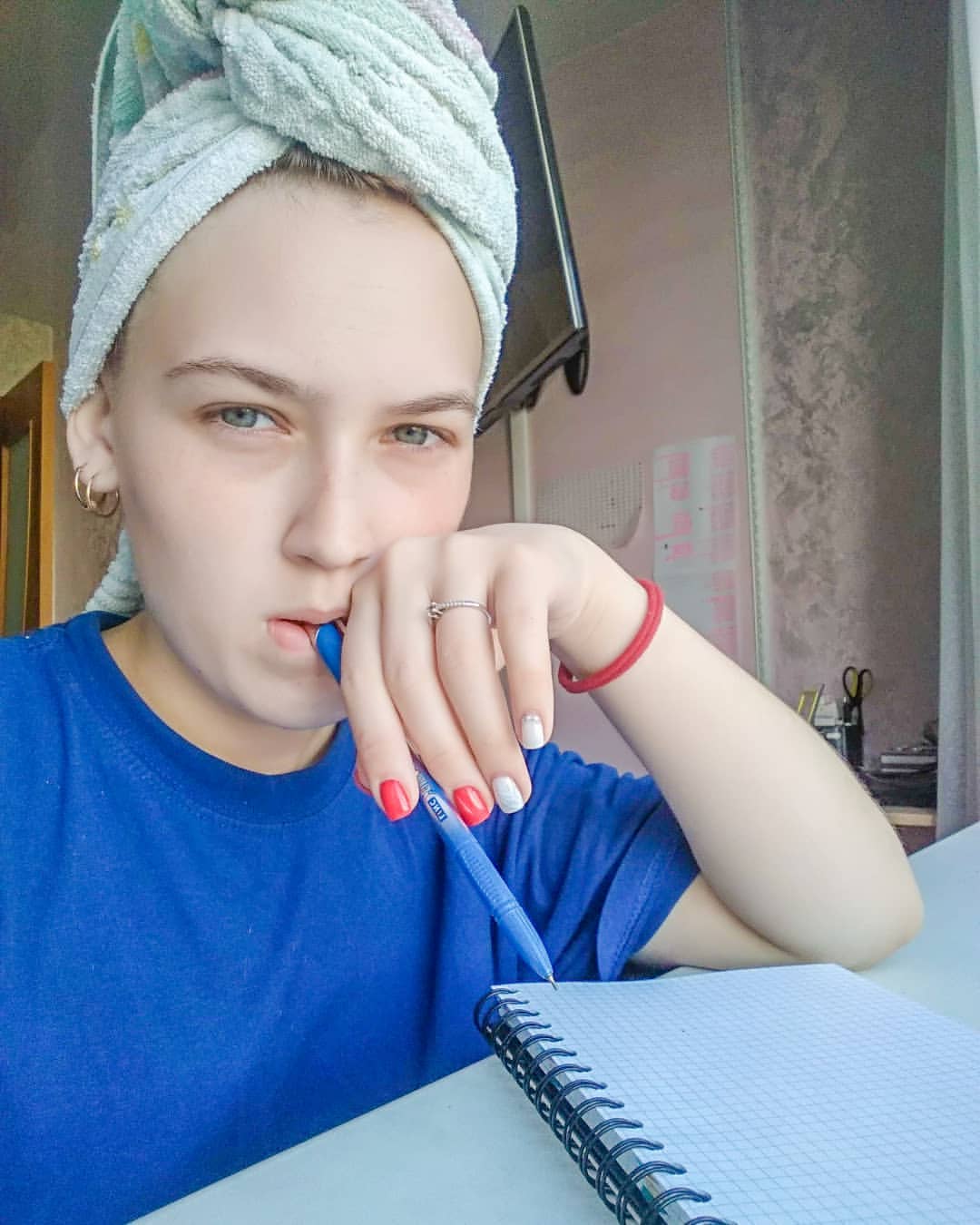marusya.1999 в LOOKY — Писать трудно, но еще труднее не писать. 

Тадеуш Бреза.

Мн