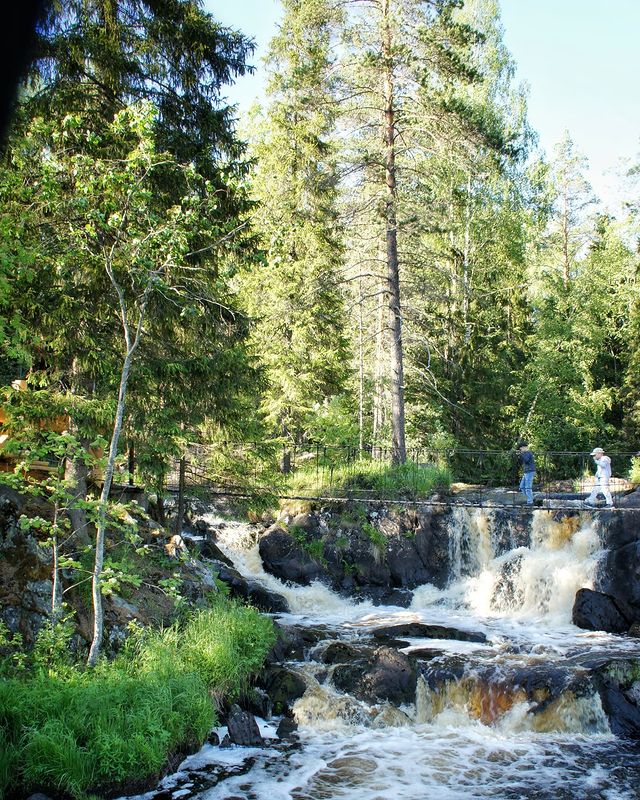 tchainka в LOOKY. #рускеальскиеводопады.,#водопад,#waterfall,#friday_waterfall,#карелия,#внутреннийтуризм,#карелияотдых,#течетречка,#подвесноймостик,#смотриподноги. Июнь, #рускеальскиев...