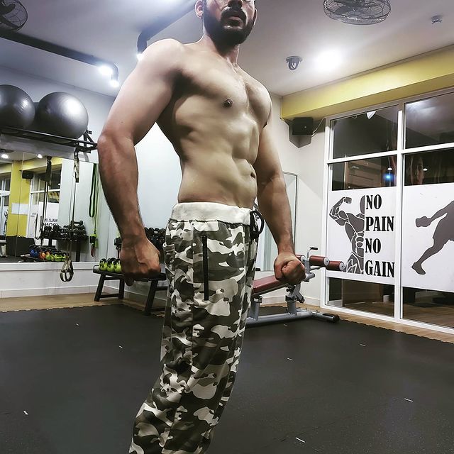saadsiddiqui182 в LOOKY. #ripped,#bodybuilding,#focus,#diet,#gym. Straight towards the...
