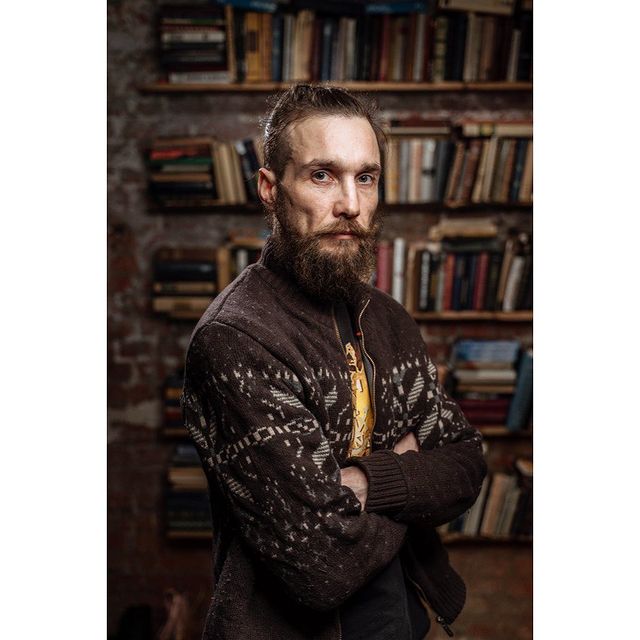 romashkin.anton в LOOKY. #2rav,#sonya7ii,#colourphotography,#man,#classic,#colorframe,#reflection,#library,#beard,#broun. #2rav #sonya7ii #col...