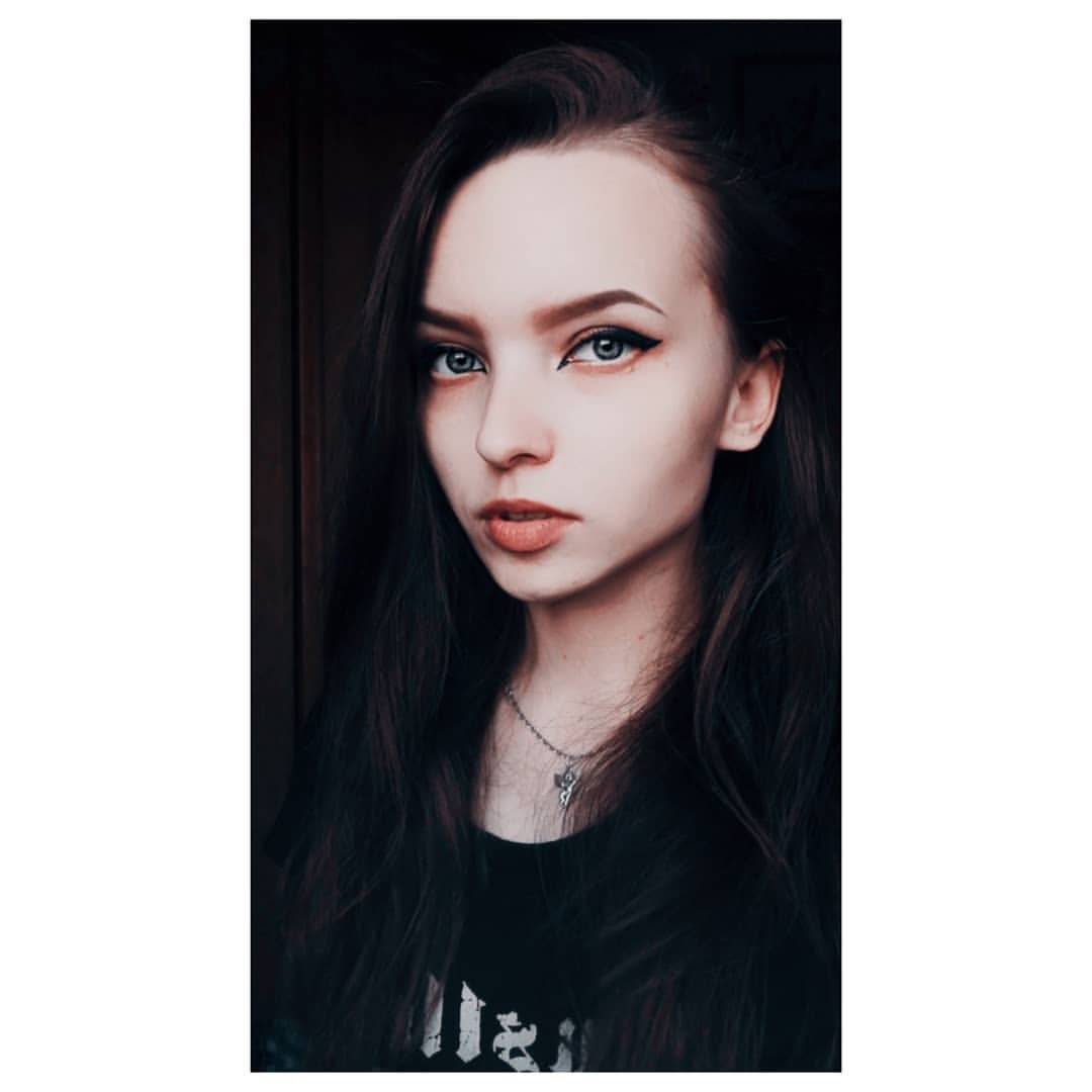 missmarikaforever в LOOKY — ​​​​ЛЮДИ ЛЮДЯМ НЕ НУЖНЫ?
⠀
Смотрите, что с нами происходит: 