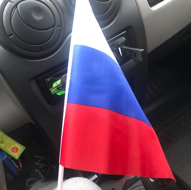valerich_tula в LOOKY. #флаг,#россия,#флагроссии. Купил 🇷🇺у немого п...