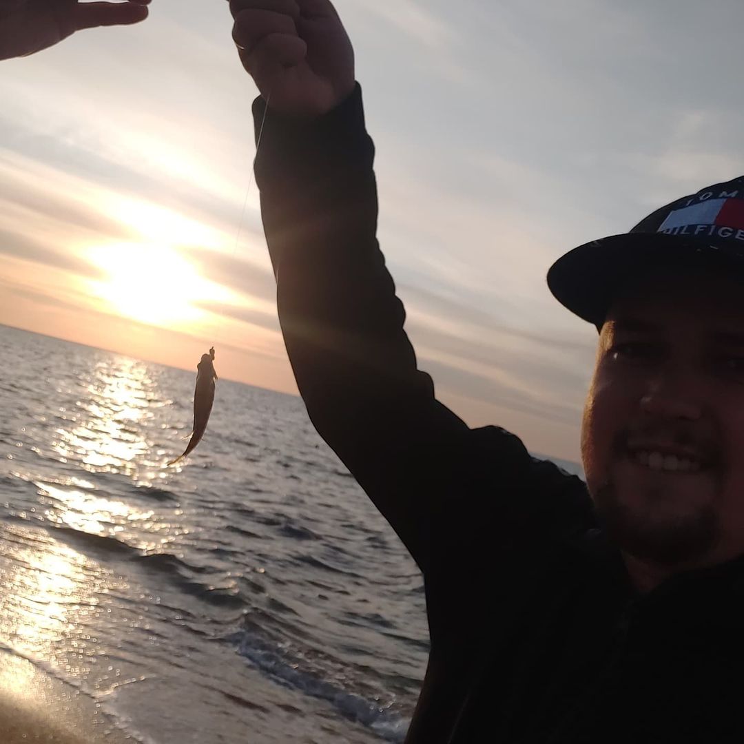 Для себя открыл новое хобби. #рыбалка🐟 . С самого детства ненавижу рыбалку, люблю подвижный и кибер спорт. Но может я старею?) 2й раз на рыбалке за многие годы и 2й раз мне это нравится. Первый раз закинул и сразу рыбка(хоть и маленькая) Уже договорился что на след. снова поеду. #дальшебольше💪
