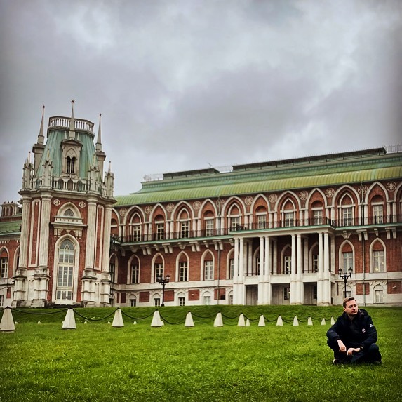 romano_banderasv в LOOKY. #москва,#мск,#царицыно,#перемены,#трава,#крепость,#день. Иногда пытаешь что-т...