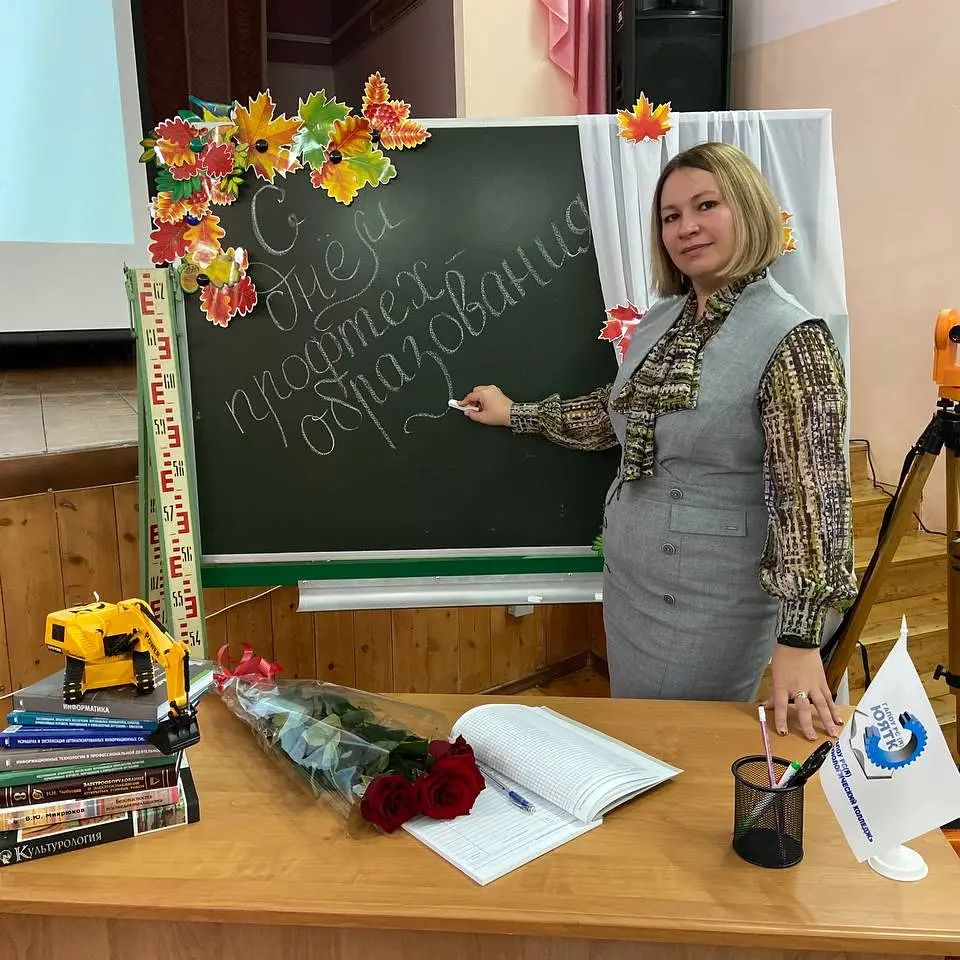 От всей души поздравляю со Всемирным днем учителя!🍁🍂🍁
 Пусть Ваш труд всегда ценится👩‍🏫, пусть Ваши старания и надежды непременно будут оправданы🏆, пусть, благодаря Вам, дети получают крепкие знания, пусть в Вашей жизни всегда присутствует волшебный мир добра и счастья!🎊🎊🎊