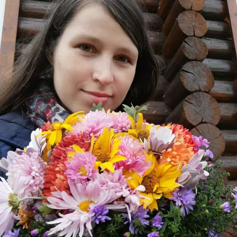 Всех с днем учителя!
Краски Вашей жизни с каждым годом пусть ярчают!
Дети никогда ни в чем пускай не огрочают!
Пусть эскизы бытовых семейных ситуаций, 
Превращаются в шедевры под прибой аваций!
.
Пусть судьба в палитре будничных событий
Только яркими мазками пишет по холсту!
Пусть фрагменты жизни блещут множеством открытий,
Исполняя долгожданную, заветную мечту!