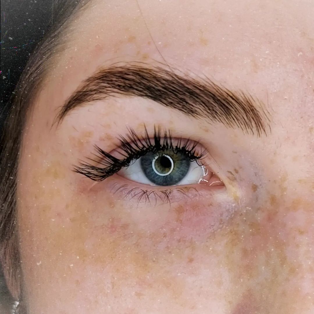 bina_lashes_brows в LOOKY — "Mокрый" эффект 😍
Суть этого метода в том, чтобы сделать ре