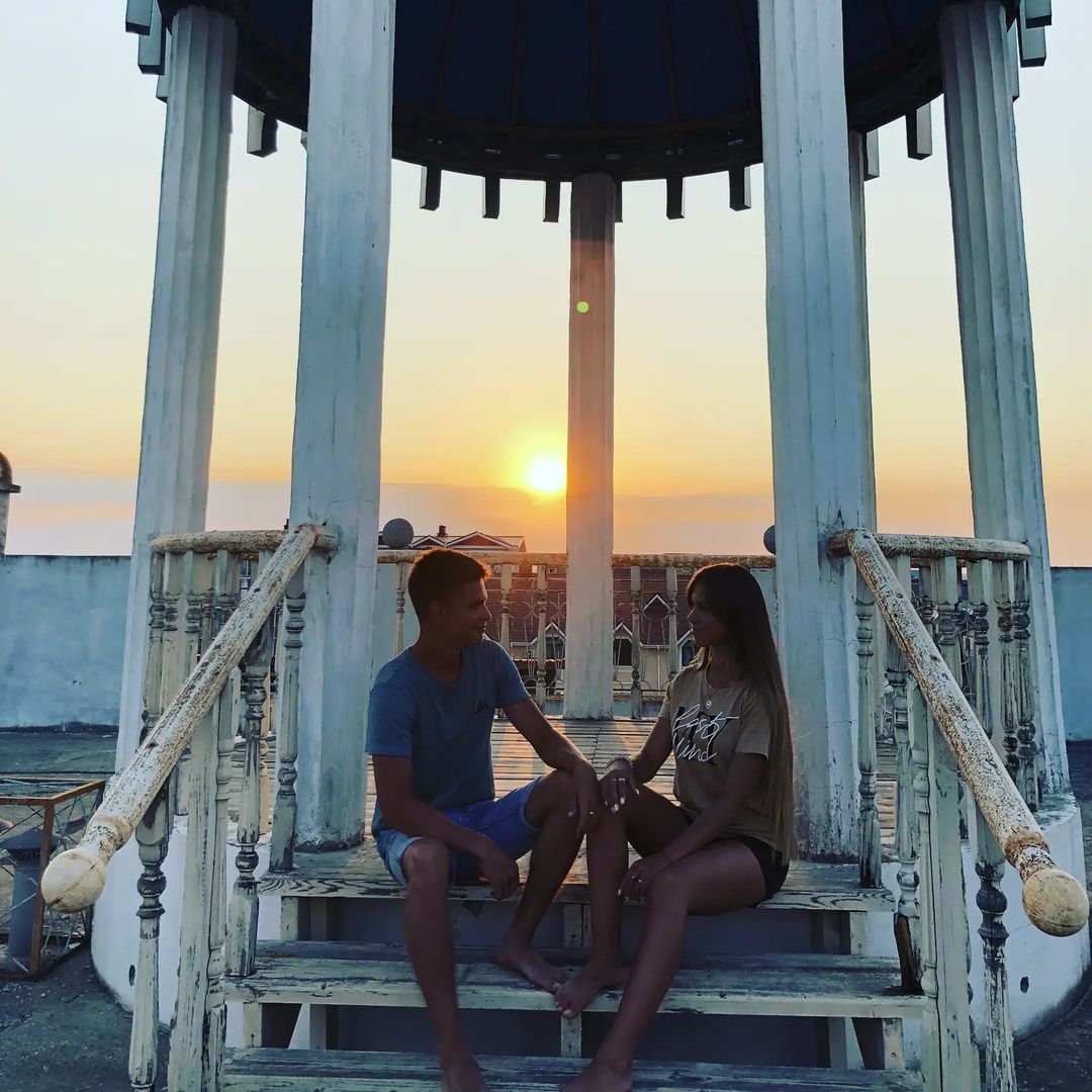 Ухх🔥❤️
Что нашел 🙄😍
Последний день на море 🌊🌊🌊
И как всегда в этот день🗓️ мы нашли очень необычное🤗 и довольно красивое место💯⭐🌈

Да солнышко?
@_miss.aris_