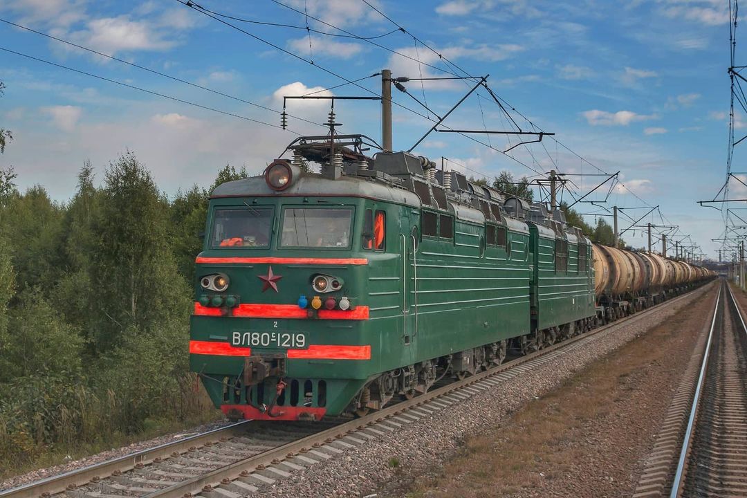 dm_cherentsovskiy в LOOKY — #день_старого_фото зелёный ВЛ80С в 2016 году на границе Севе