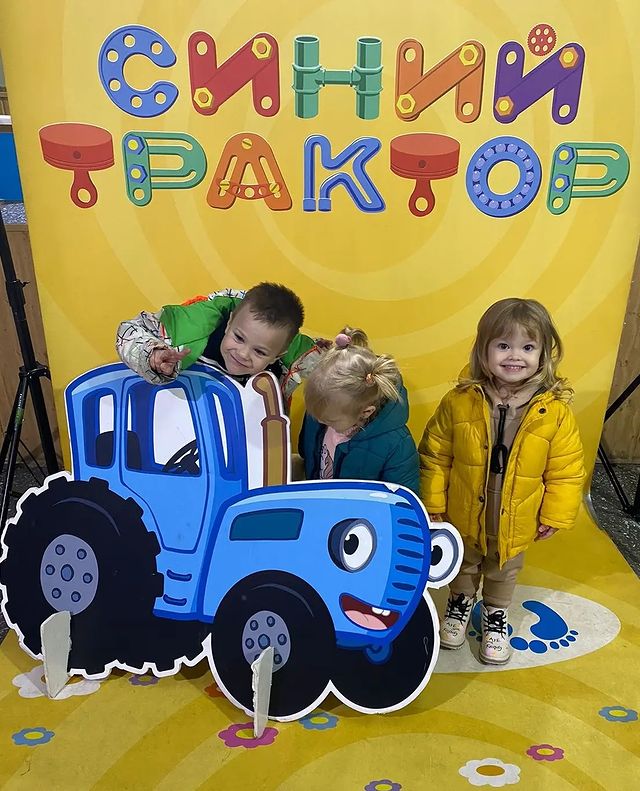 anuta_reut в LOOKY. . @siniy_traktor_show
...