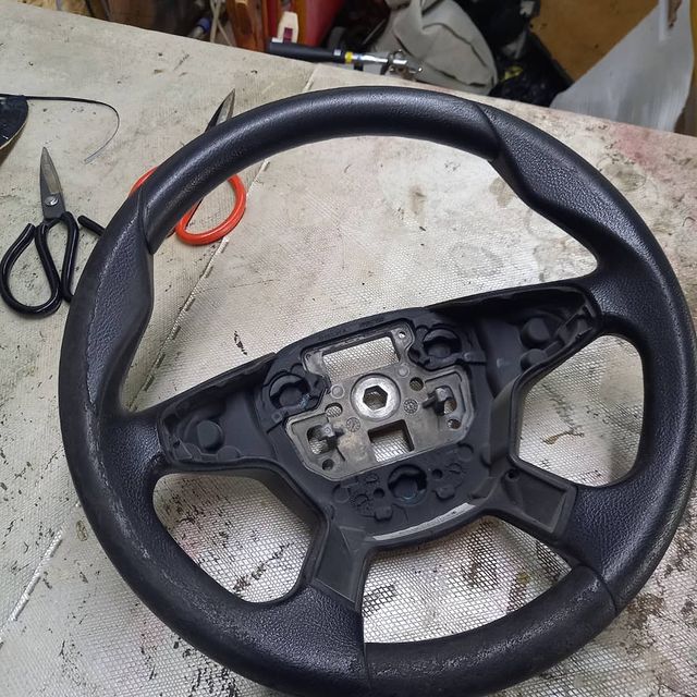 denis164t4 в LOOKY. #перетяжка,#руля,#фордфокус3,#schweitzer,#nappa. #перетяжка 
#руля 
#...