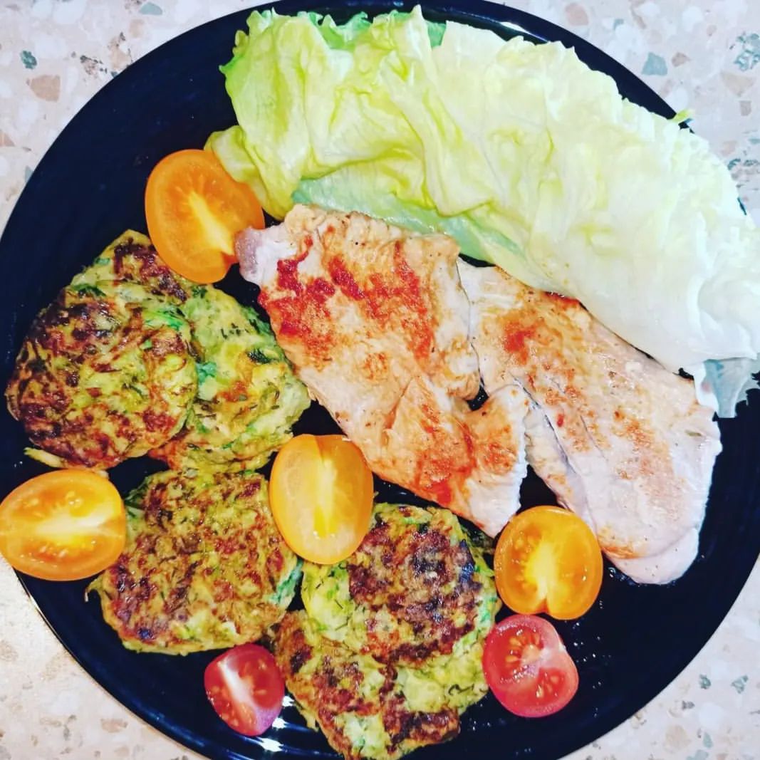 sssergevna в LOOKY — Ничего лишнего, грудка, котлетки из кабачка и овощи! Ну вкус