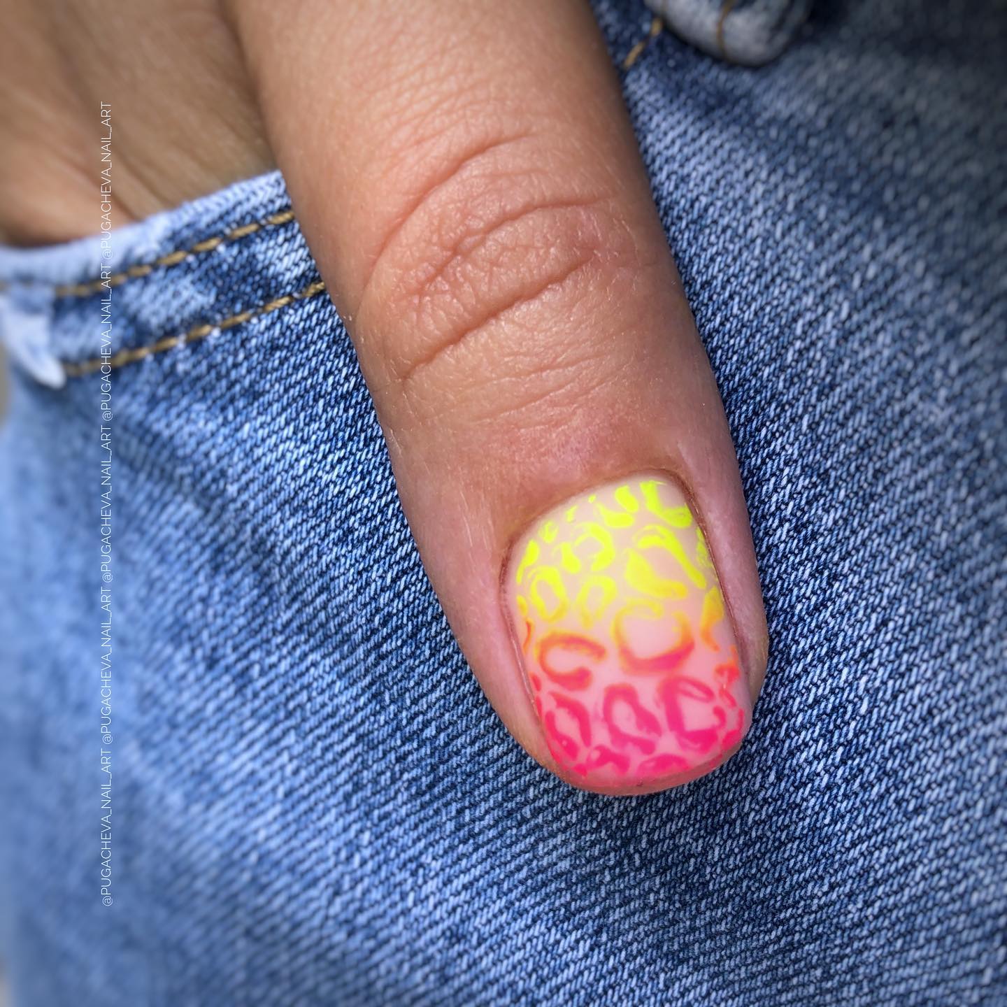 pugacheva_nail_art в LOOKY. #ручнаяроспись,#росписьногтей,#укреплениегелем,#укреплениеногтей,#покрытиегельлаком,#маникюр,#новомомосковск,#красотаспасетмир,#инкрустация,#инкрустацияногтей,#инкрустациястразами,#pugacheva_nail_art. Яркости вам в ленту ...