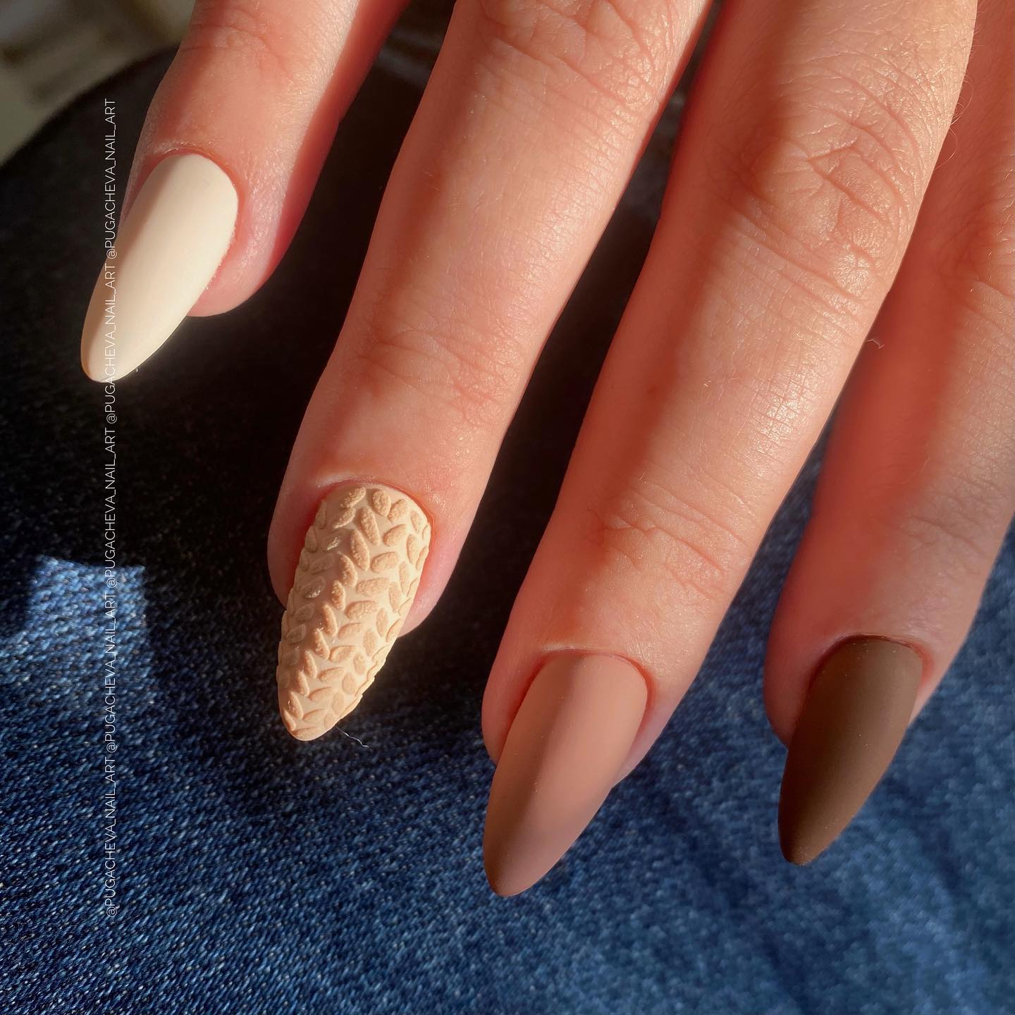 pugacheva_nail_art в LOOKY. #ручнаяроспись,#росписьногтей,#укреплениегелем,#укреплениеногтей,#покрытиегельлаком,#маникюр,#новомомосковск,#красотаспасетмир,#инкрустация,#инкрустацияногтей,#инкрустациястразами,#pugacheva_nail_art. 🧶вязаные ногти зака...