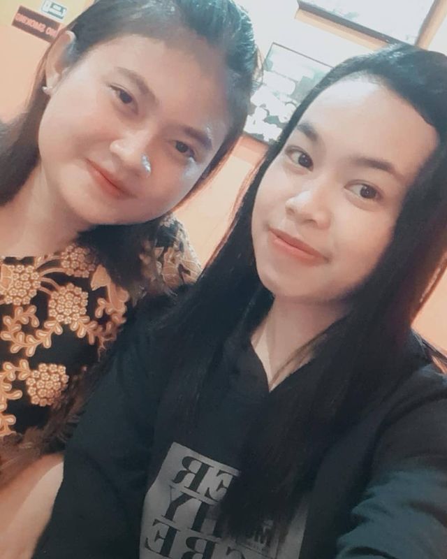 febe_novita98 в LOOKY. . Yang pake baju batik...