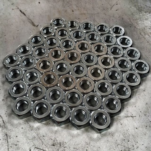last_year_bread в LOOKY. #metal,#screwnut,#hexagon,#heart,#mobilephotography,#koloro,#металл,#гайки,#гексагон,#мобильноефото,#мобильнаяфотография. #metal
#screwnut 
#h...