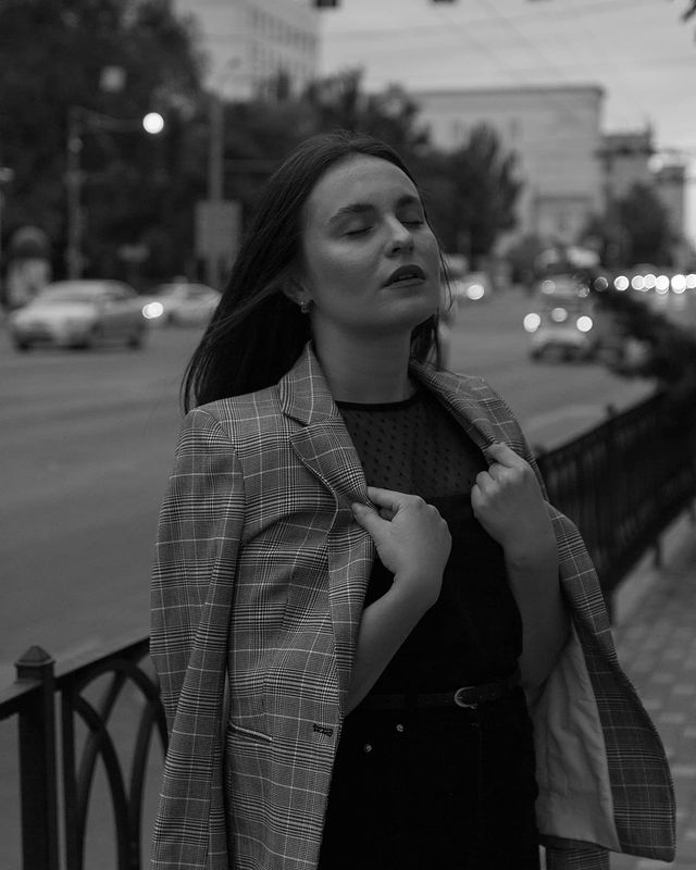sk_photo.spb в LOOKY. #РостовнаДону,,#ринх,,#модели,,#фотовпиджаке,,#чб,,#фотографРостов,,#rostovondone,,#городскаясъемка,,#рнд,,#книжный,,#городростов. С моделью на фото мы...