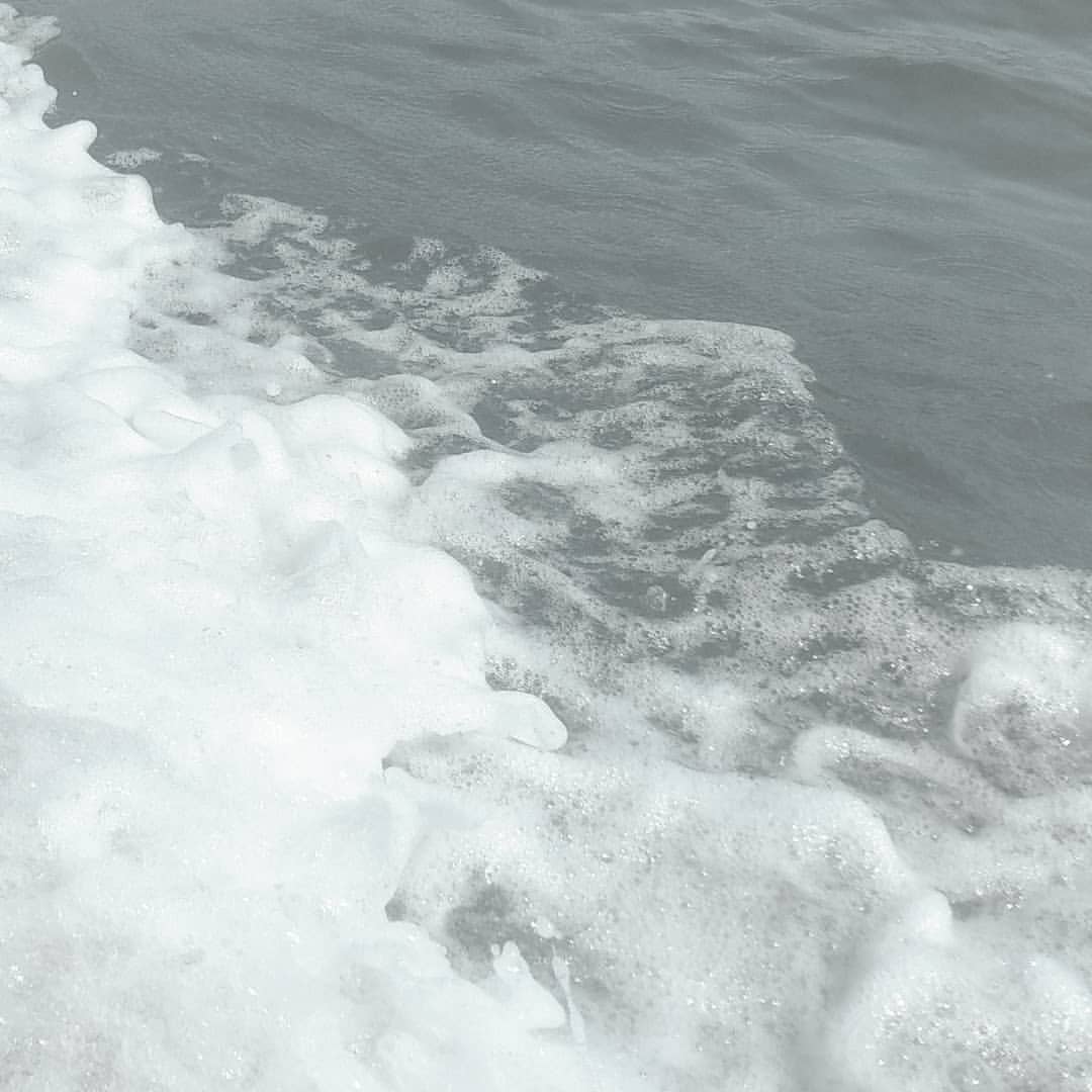 neiroksyu в LOOKY — 🌊 more love 🌊

Волны хлещут с огромной силой 
В их цвете я