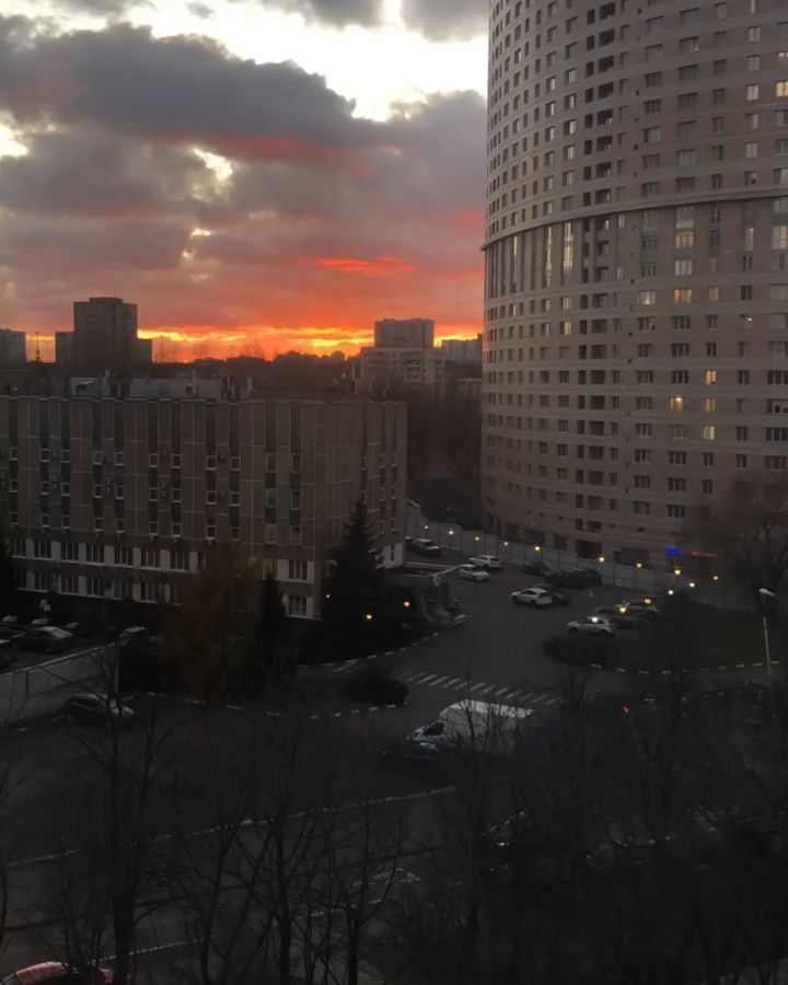 elena_lpnkna в LOOKY. #9ноября. Закат над Зюзино. 🌆...