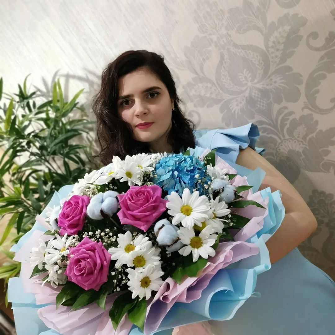 Милая моя доченька! Поздравляю тебя с твоим днем рождения! Ты снова на год повзрослела, стала очень красивой и самостоятельной. Желаю тебе, моя родная, крепкого здоровья, неземного счастья, благополучия и неожиданной удачи. Пусть твоя жизнь будет наполнена яркими красками, незабываемыми ощущениями, красочными воспоминаниями и только положительными эмоциями. Желаю быть тебе, моя доченька, желанной и любимой, а также реализоваться в жизни и стать самодостаточной и успешной. И пусть на твоем жизненном пути тебе встречаются только верные друзья и добрые люди, а беды, проблемы и ненастья проходят стороной