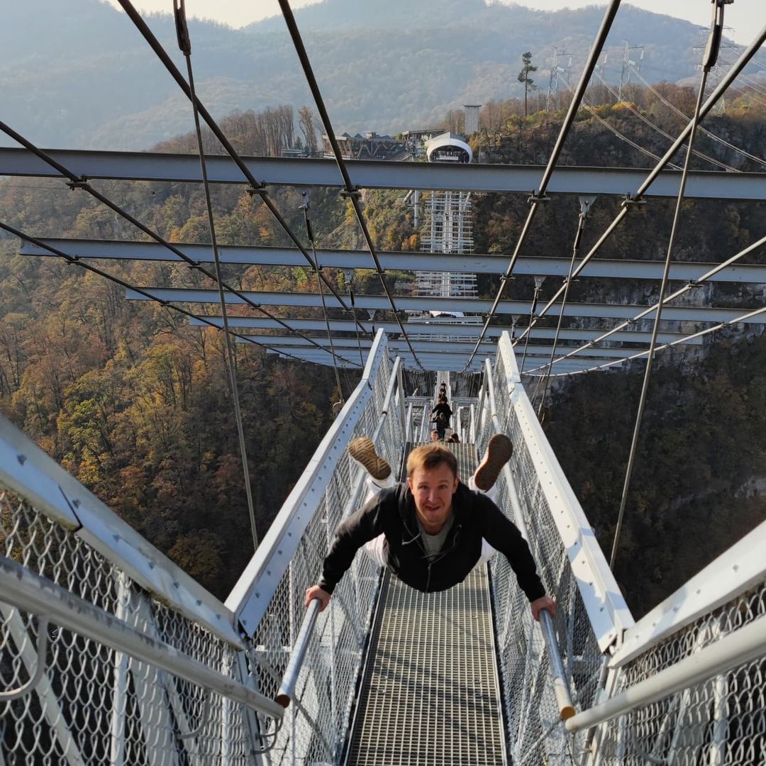Сочи. Мост Skybridge  в Skypark - самый длинный пешеходный мост в России (439 м.) на высоте более 200 м. #скайпарксочи #скайбридж439м #скайбриджсочи #сочи2021 #навысотевсегда💥