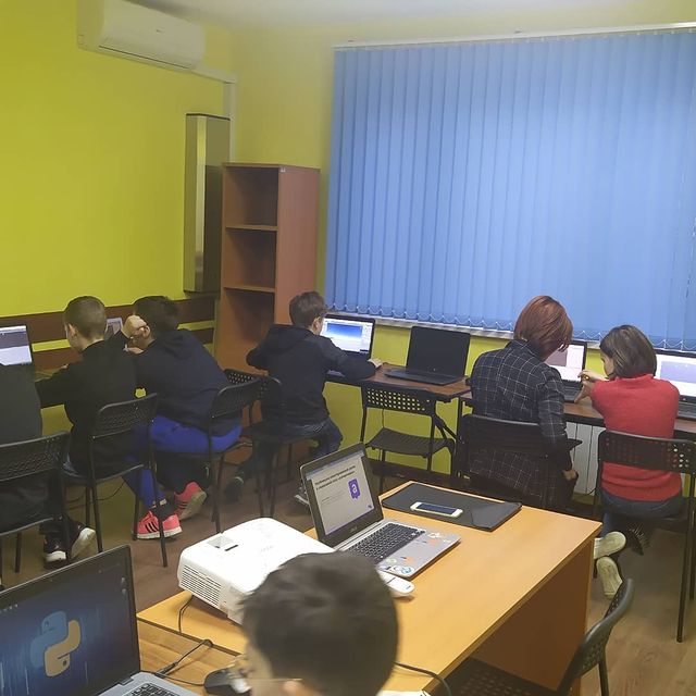 algoritmika_severnoe_butovo в LOOKY. #алгориимикасеверноебутово,#Python,#бутово,#программированиедлядетей,#программирование,#html. Заканчивается больша...