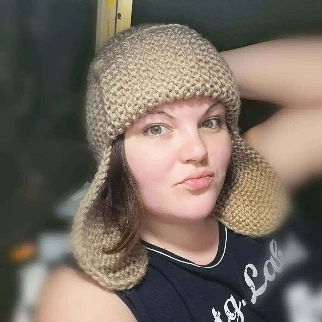 lara.knit27 в LOOKY. #шапкаспицами,#вяжемназиму,#вяжемдетям,#шапкаушанка,#вяжемслюбовью,#троицк74,#спицыдлявязания,#мастерклассповязанию,#вязаниеназаказ,#шапкаушанка,#knitt,#knitting,#ялюблювязать,#вязаниемоехобби. Ох уж это ночное вяз...