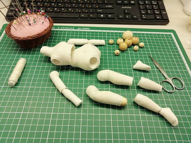 ewitadolls в LOOKY. #процессы_ewitadolls,#куклаизткани,#рождениекуклы,#шарнирнаякукла,#подвижнаякукла. Когда знаний накапли...